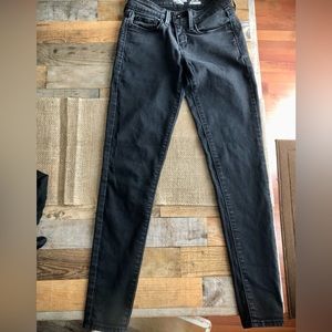 Levi’s Denizen Faded Black Skinny Jeans